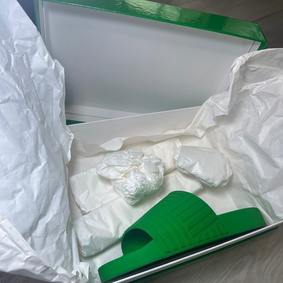 Bottega Veneta green rubber‎ embossed slides pool casual designer size 37 - Picture 4 of 13